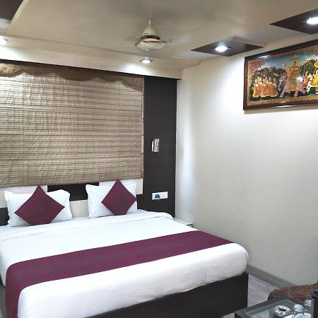 Hotel Jinendra Palace Jaipur Bagian luar foto