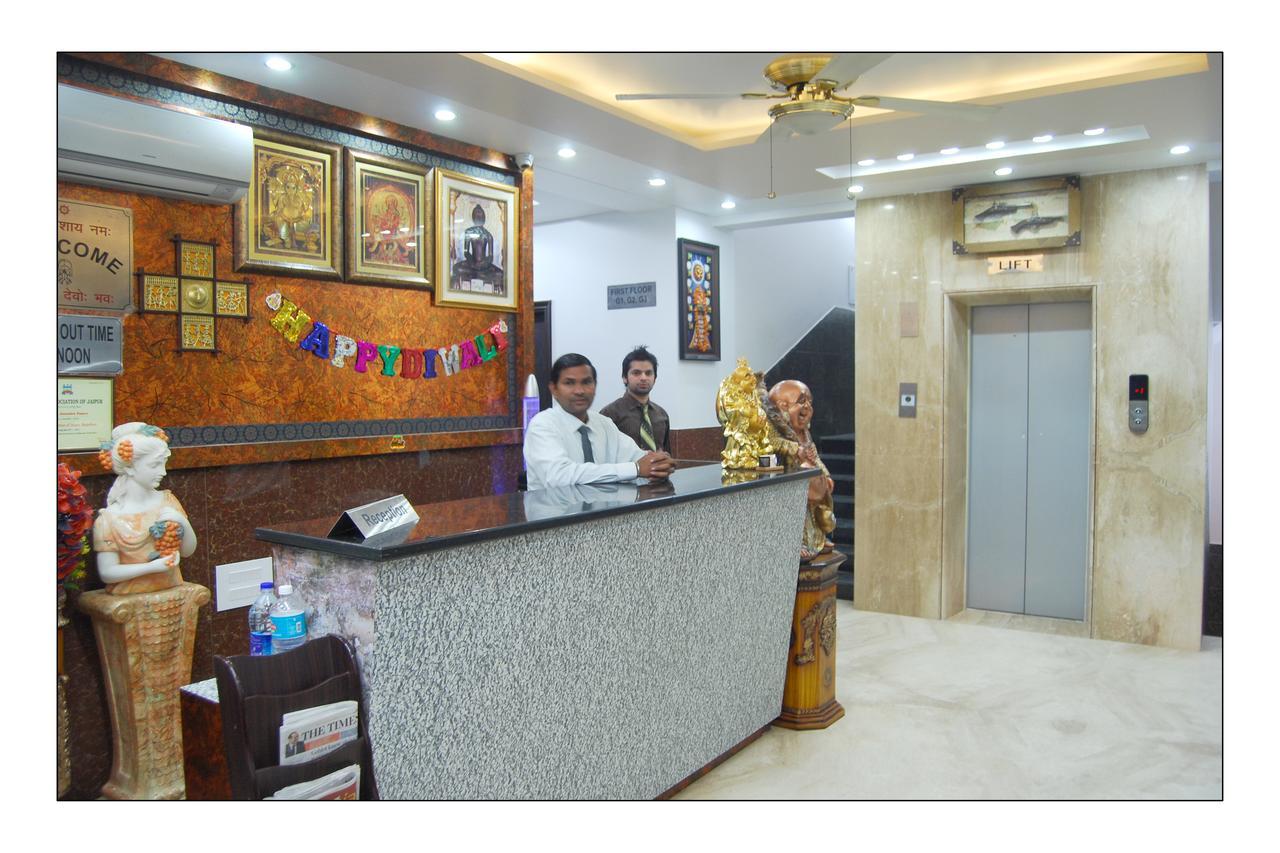 Hotel Jinendra Palace Jaipur Bagian luar foto