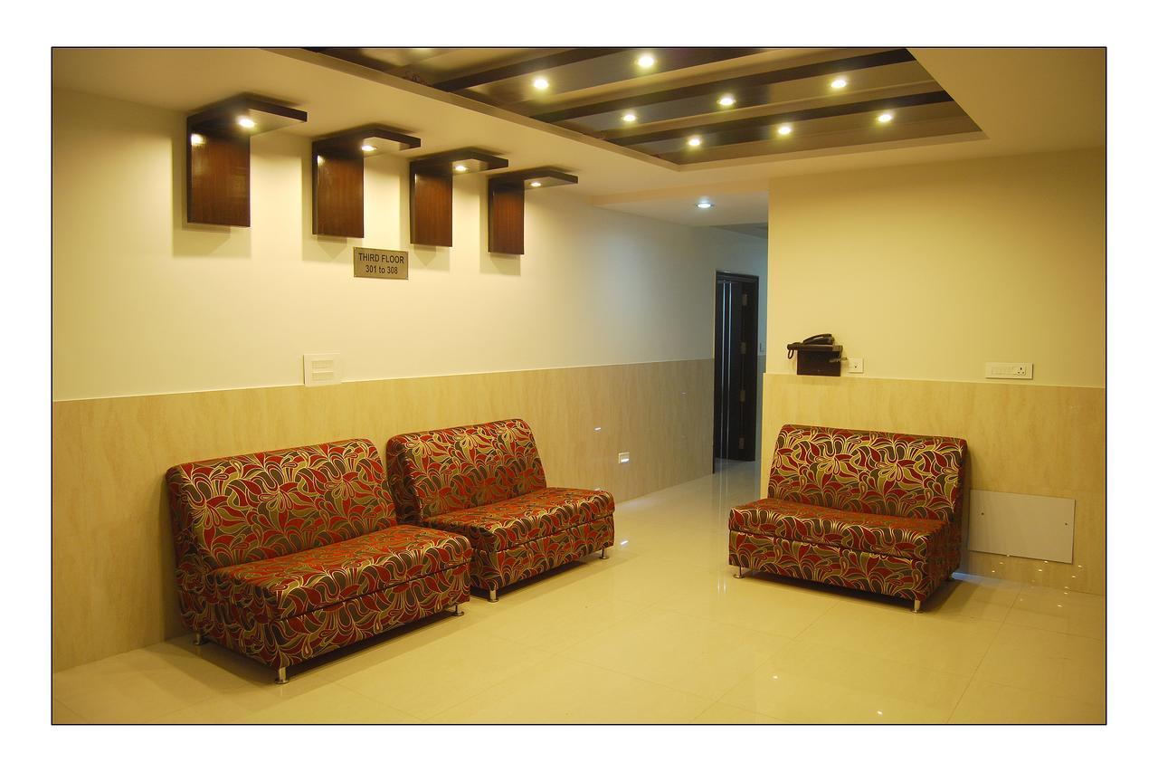Hotel Jinendra Palace Jaipur Bagian luar foto