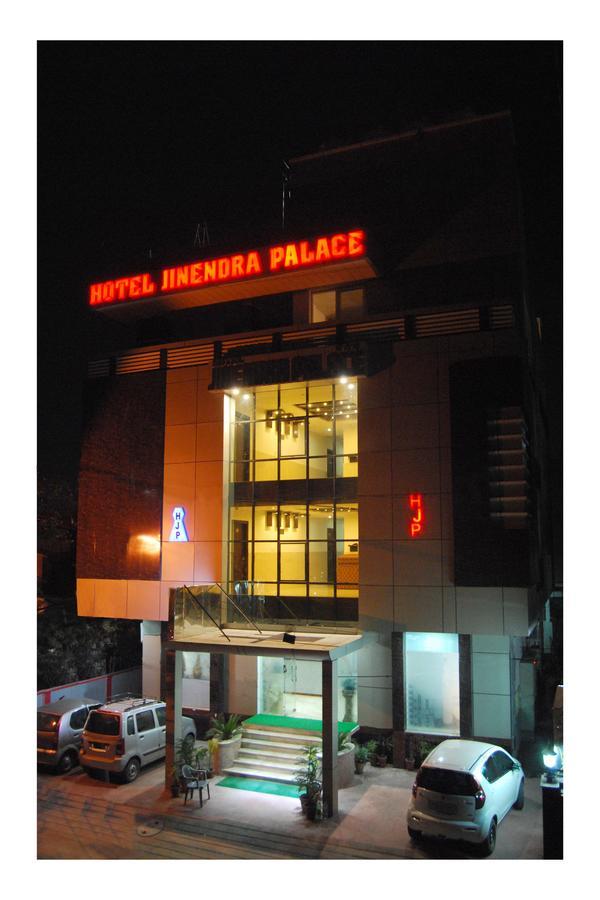 Hotel Jinendra Palace Jaipur Bagian luar foto